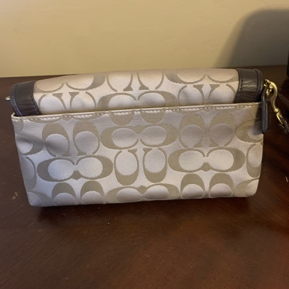 Coach wristlet - Picture 3 of 4